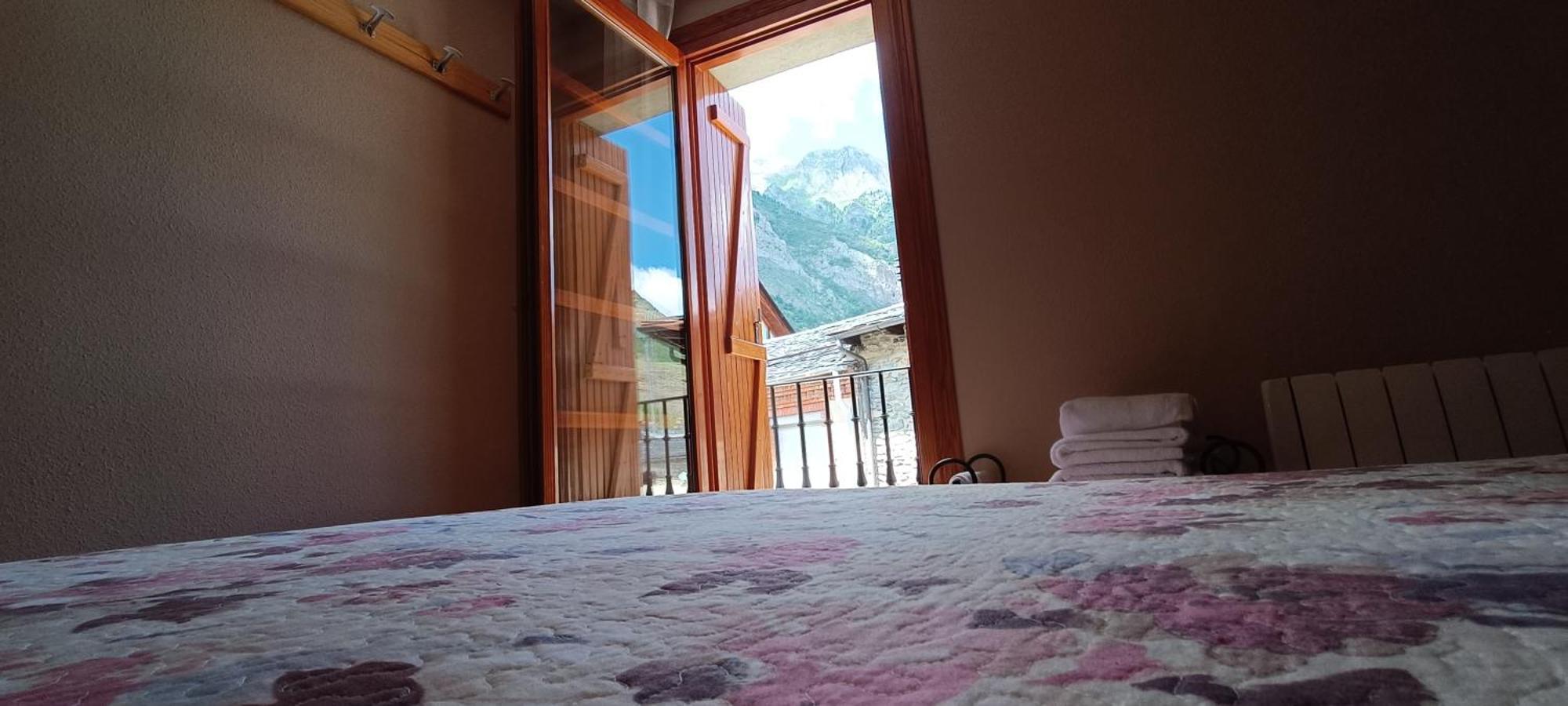 Apartamento El Refugio De Sara Benasque Exterior photo