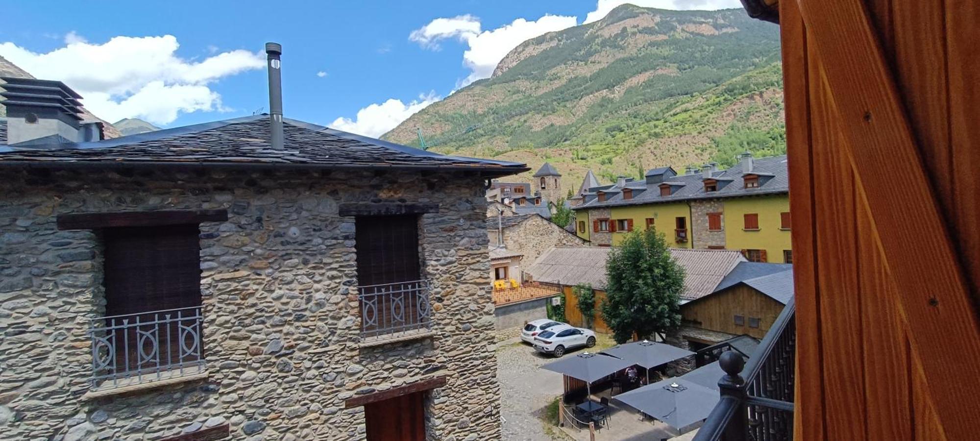 Apartamento El Refugio De Sara Benasque Exterior photo