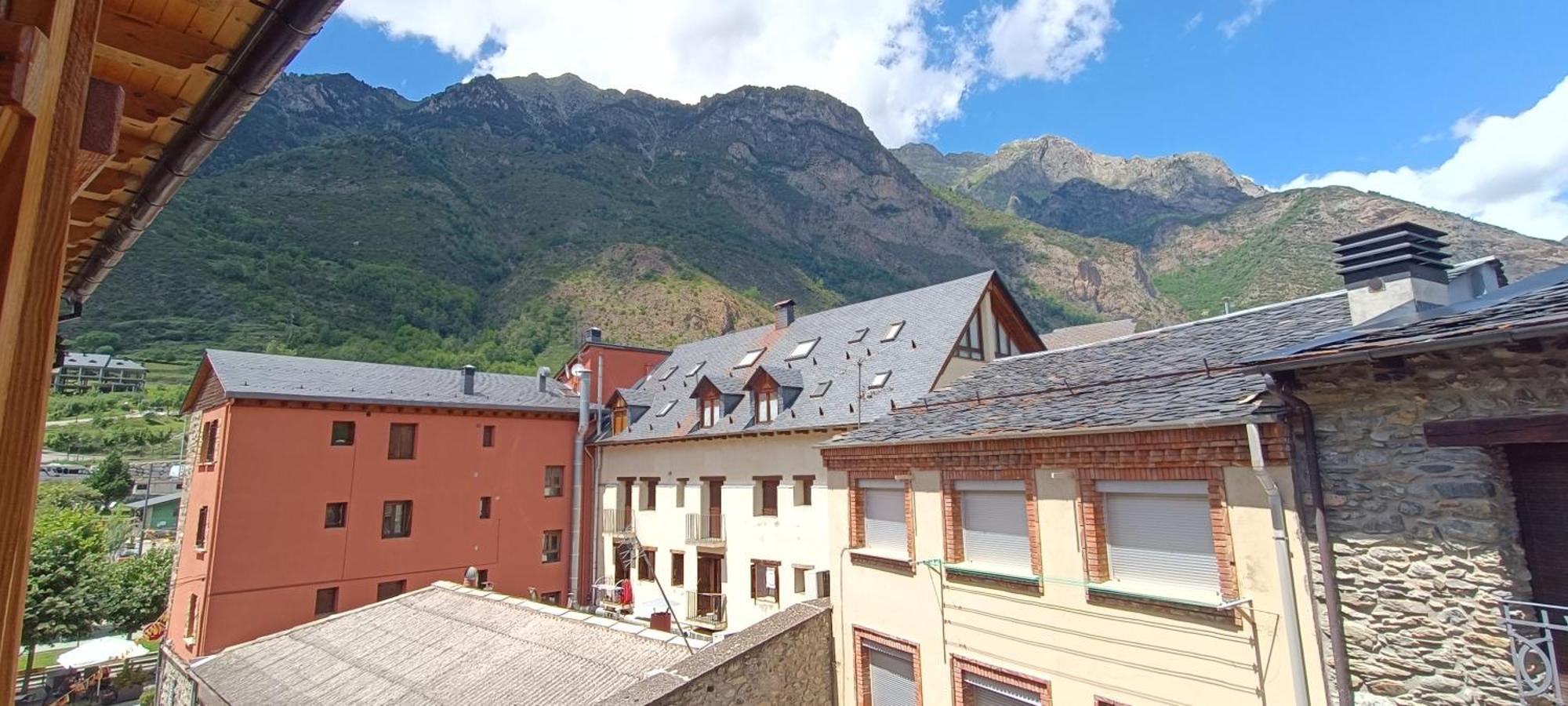 Apartamento El Refugio De Sara Benasque Exterior photo